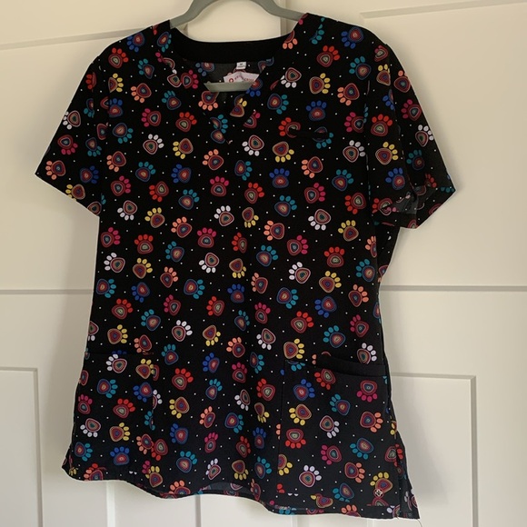 {White Cross} scrub top - Picture 2 of 7